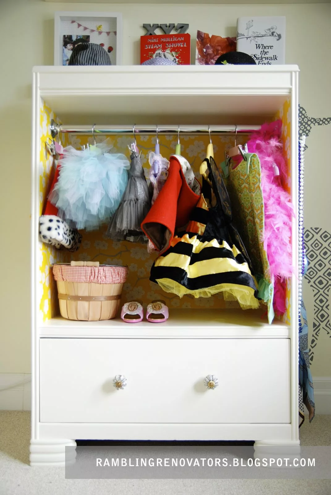 Reciclar un armario para guardar los disfraces